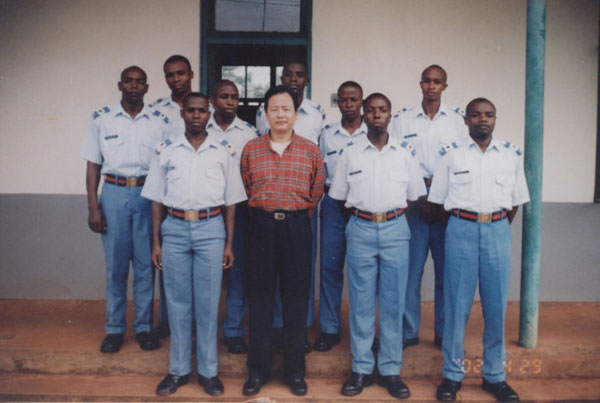任空军赴坦桑尼亚专家团翻译兼坦桑尼亚飞行学员汉语教官